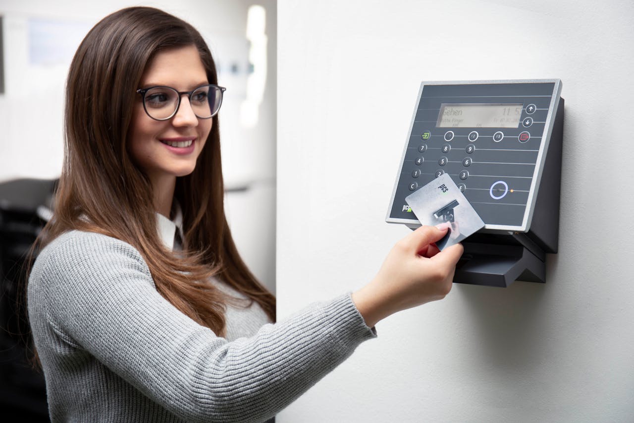 gallery-6 Smiling woman uses a card reader for secure office access in Munich.